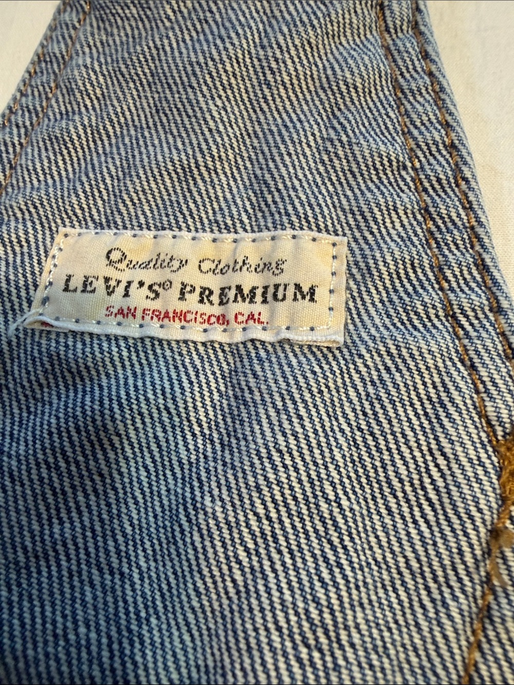 Levi’s Premium Denim Overalls for Women. Small - Picture 4 of 6